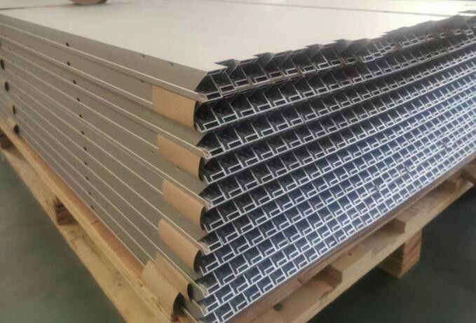 30 à 50 ans Durée de vie Cadre de montage de panneau solaire anodisé pour une durabilité élevée Résistance aux intempéries