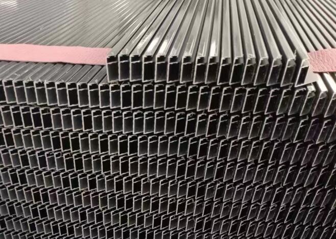 30 à 50 ans de vie cadre en aluminium de panneau solaire avec une résistance élevée à la corrosion